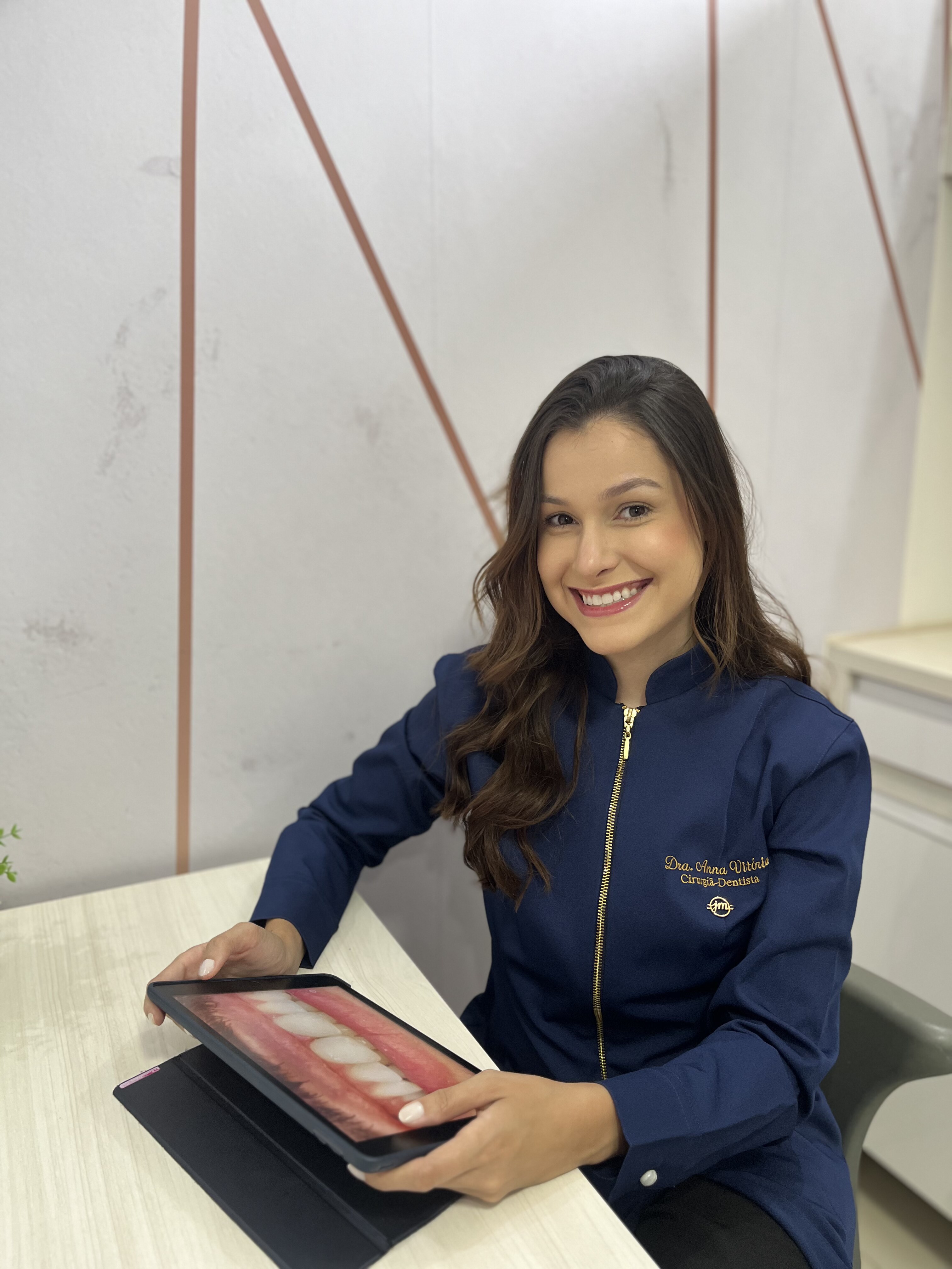 Dra. Anna Vitória em seu consultório